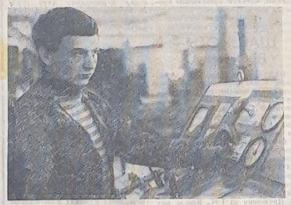 Молодой рабочий фабрики СБИ А. Мамаев