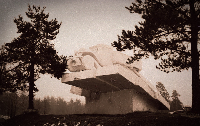 памятник Полуторке